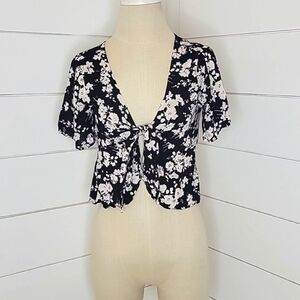 SALTWATER LUXE xs black with white floral lightweight jacket or top